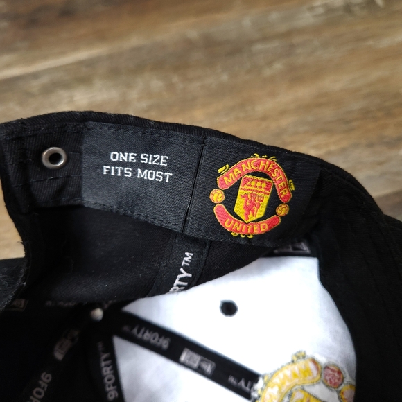 Manchester United 2 New Era Black Cap Strap Back & Black Grey Snap Back - Picture 14 of 16